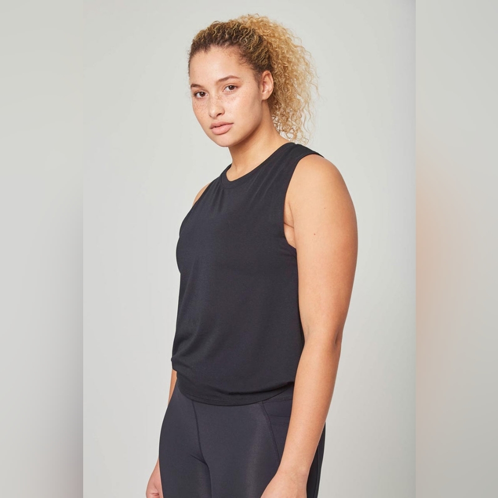 NWT Large Maddy Dynamic Recycled Side Twist Anti-Stink Tank Top